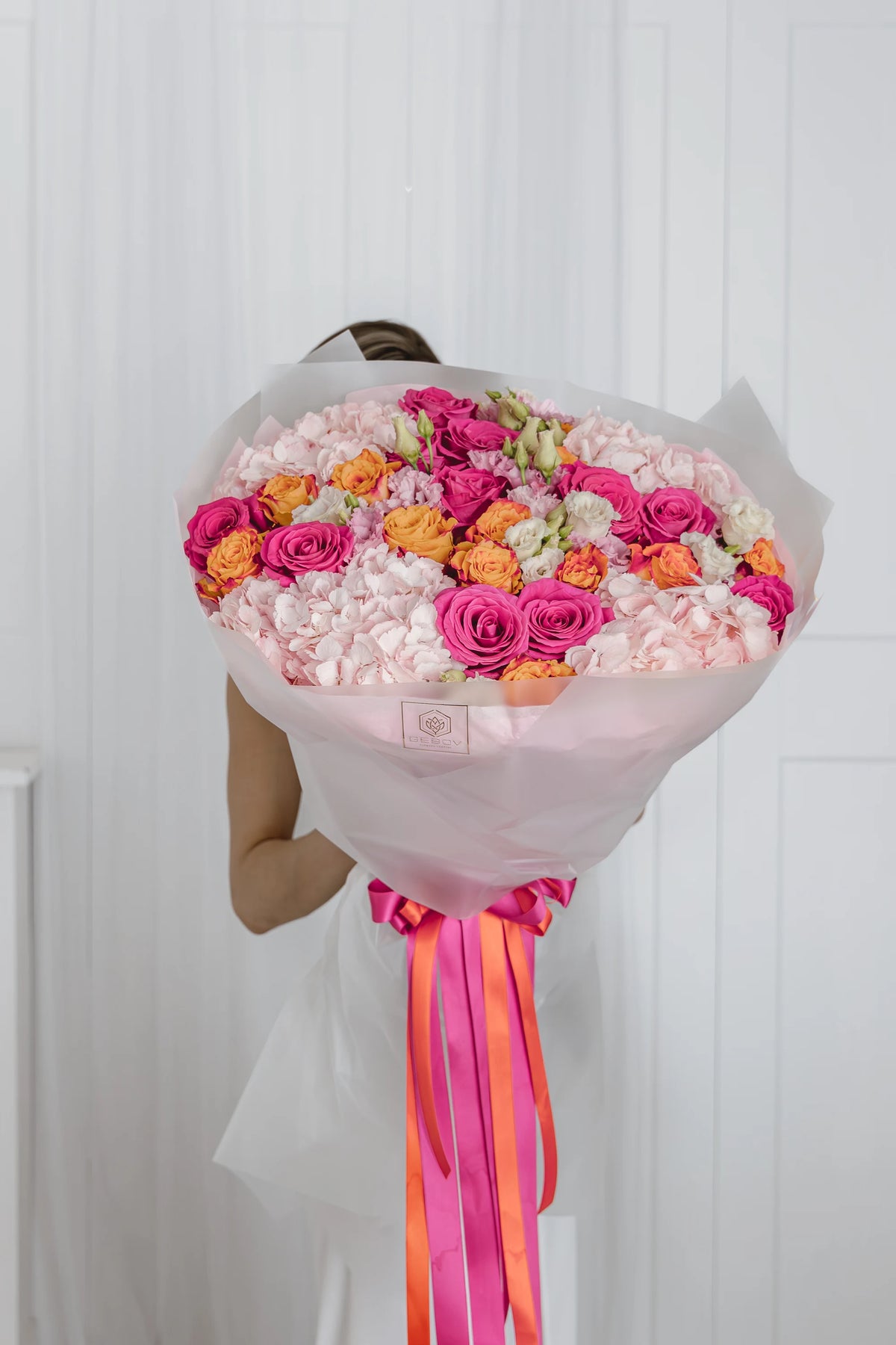 Букет с розови рози Lumina Luxe от GEBOV Flowers, снимка 1