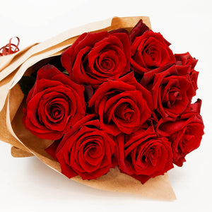Букет от 9 броя червени рози No. 105 - Букет от 9 броя червени рози от свежи цветя, доставка в София, снимка 2