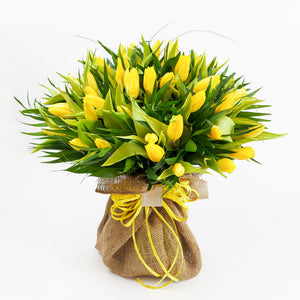 Букет от 51 жълти лалета в зебло No. 013 - Букет от 51 жълти лалета в зебло от свежи цветя, доставка в София