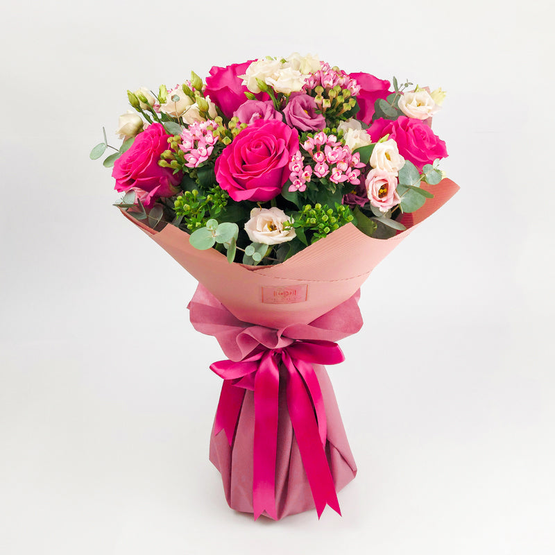 Букет от цикламени рози и еустоми No. 05 - Букет от цикламени рози и еустоми от свежи цветя, доставка в София