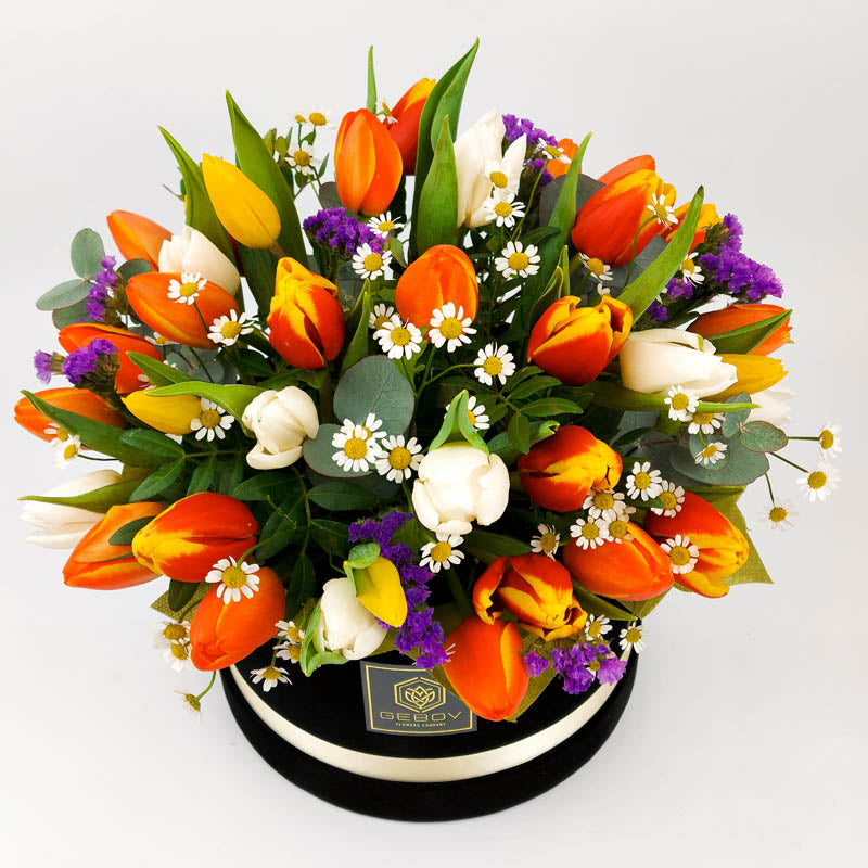 Kутия с микс лалета No. 098 - Кутия с микс лалета в елегантна цветна аранжировка, доставка в София, снимка 2