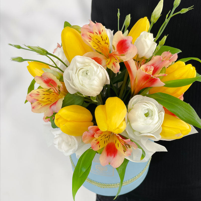 Кутия с цветя Бле No. 169 - Кутия с цветя Бле в елегантна цветна аранжировка, доставка в София, снимка 2