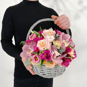 Кошница Катлея No. 174 - Стилна и вдъхновяваща кошница в розова гама, доставка в София