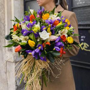 Букет от пролетни цветя Амая No. 204 - Букет от пролетни цветя Амая от свежи цветя, доставка в София