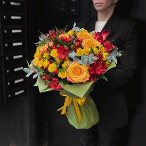 Букет Синтия No. 238 - Великолепен цветен букет с микс от свежи цветя, доставка в София