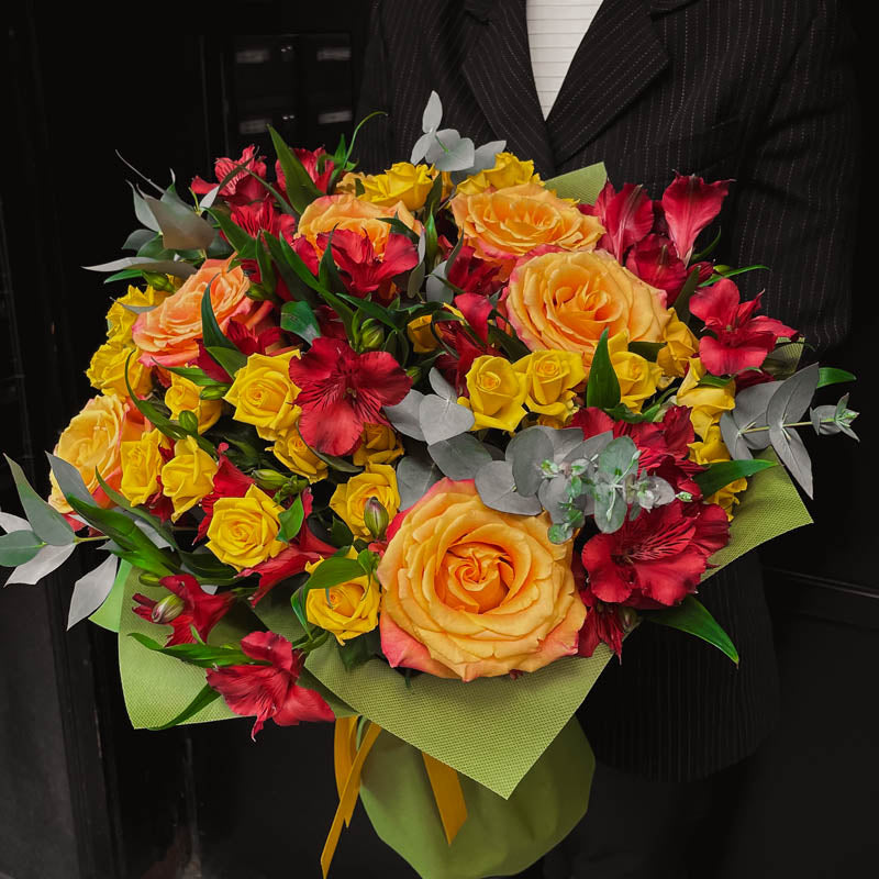 Букет Синтия No. 238 - Великолепен цветен букет с микс от свежи цветя, доставка в София, снимка 2