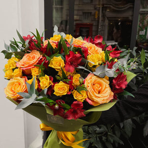 Букет Синтия No. 238 - Великолепен цветен букет с микс от свежи цветя, доставка в София, снимка 3