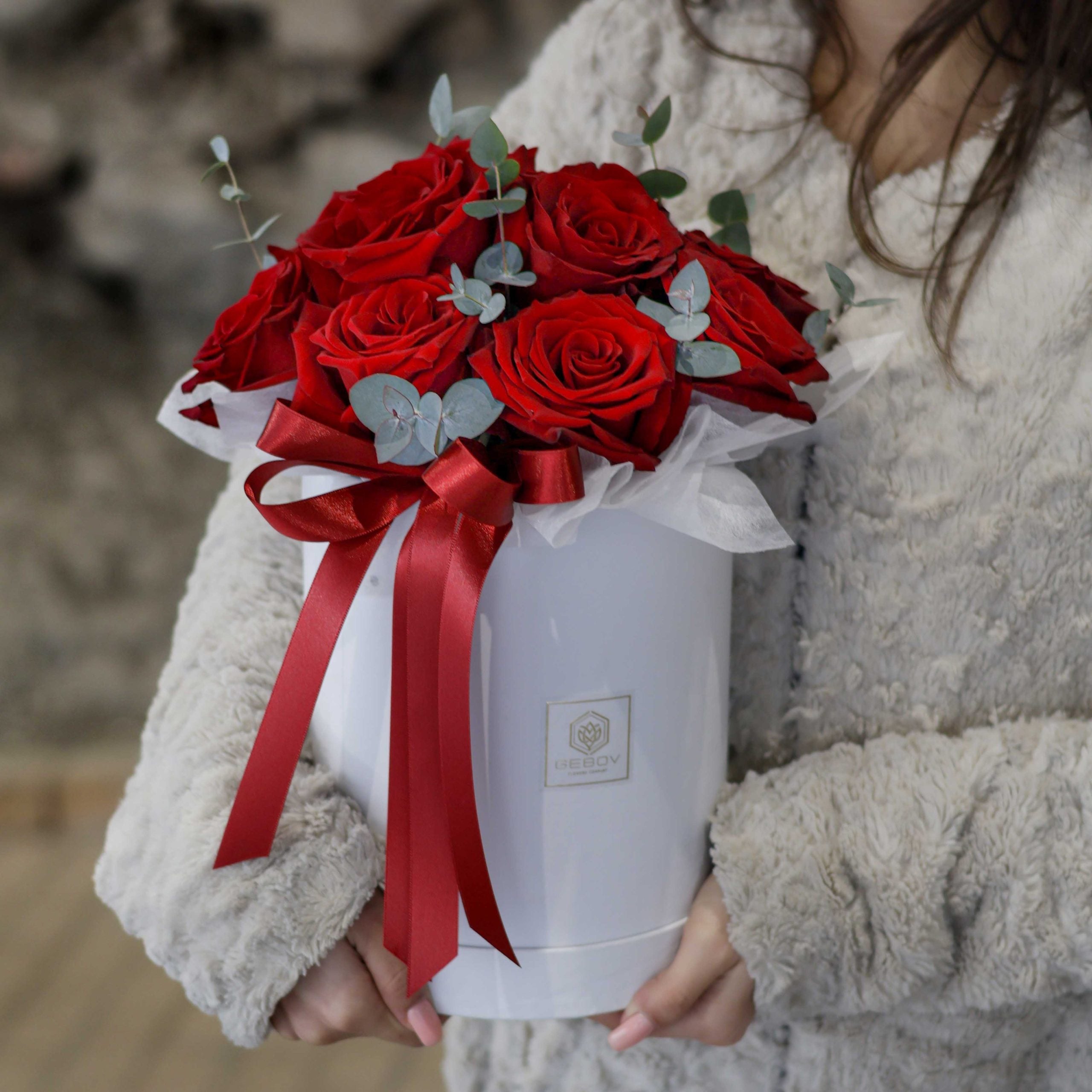 Кутия Мия Nо. 243 - Великолепна кутия с червени рози и евкалипт, доставка в София, снимка 3