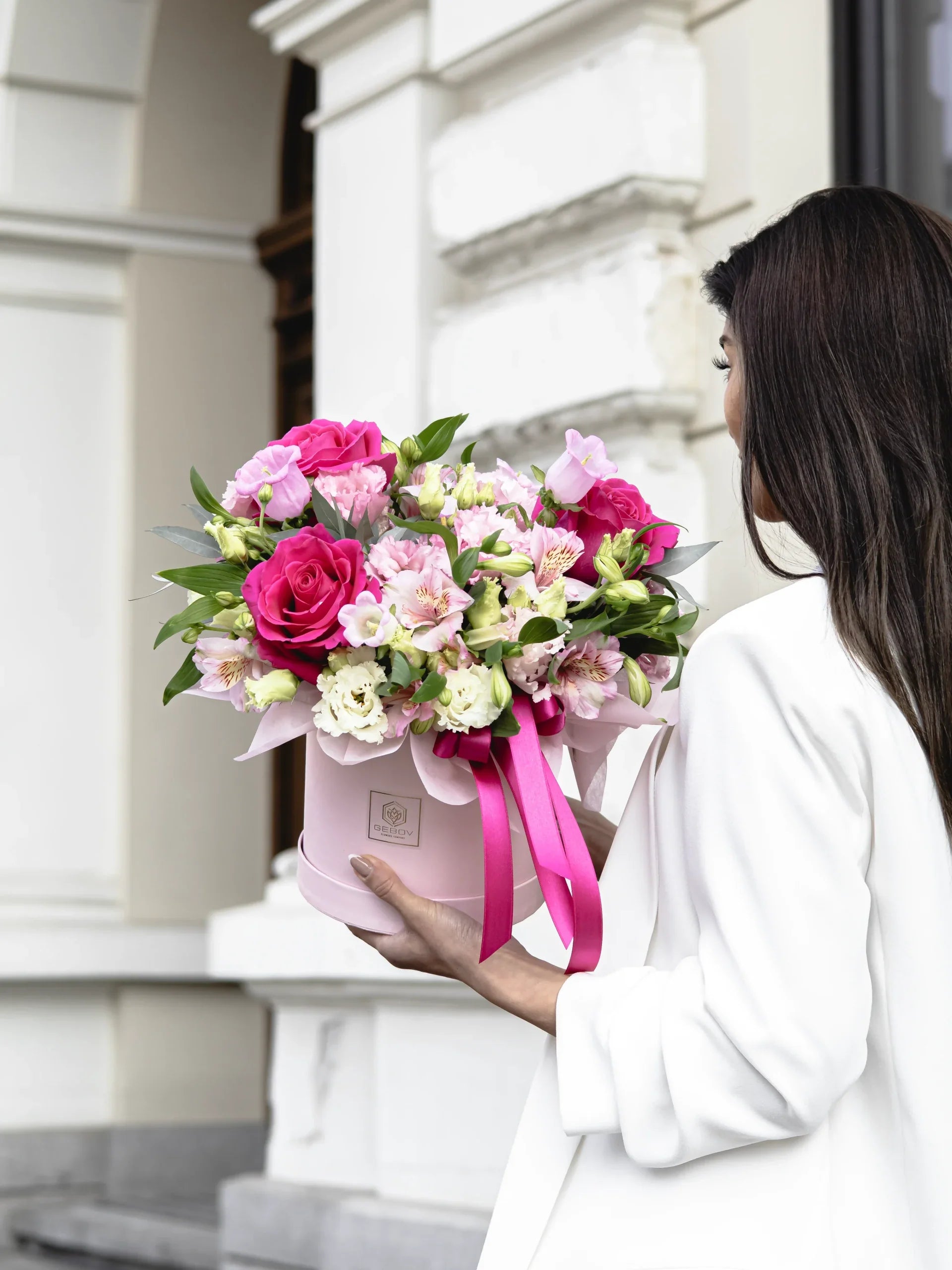 Кутия Грейс Nо. 246 - Уникална кутия в розова гама с рози, алстромерия и евкалипт, доставка в София, снимка 3