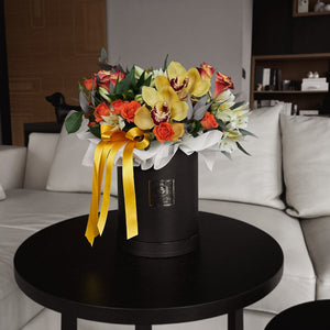 Кутия Инда Nо. 263 - Очарователна кутия в пъстри цветове с рози, цимбидиум и евкалипт, доставка в София, снимка 2