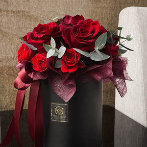 Кутия Шарлот Nо. 264 - Изключително красива и стилна кутия с червени рози и евкалипт, доставка в София, снимка 2