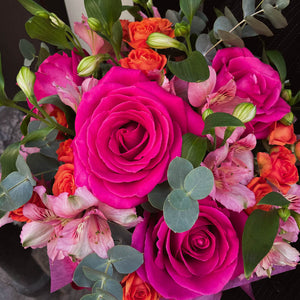 Кутия Клара No. 275 - Уникална кутия със свежи цветя в цикламено-розова гама, доставка в София, снимка 3