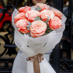 Букет от 9 бледо розови рози Nо. 277 - Великолепен букет от премиум качество рози в стилна, бяла опаковка, доставка в София