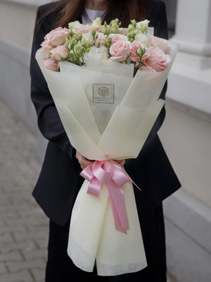 Букет Розалия No. 293 - Подарете моменти на изисканост и красота с нашия букет “Нежна, доставка в София, снимка 3