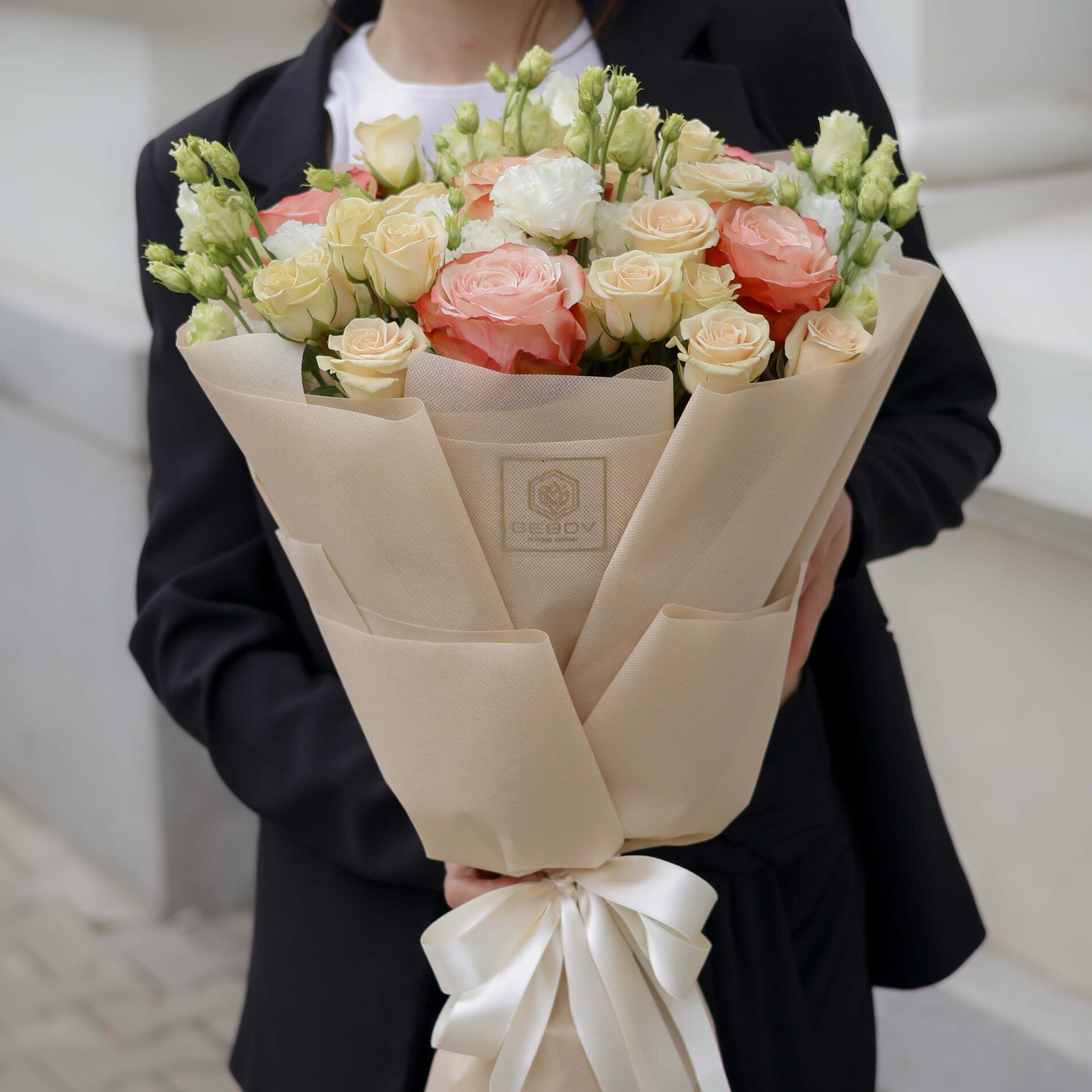 Букет Сиана No. 296 - Озарете всеки специален момент с нашия букет “Сиана”, доставка в София