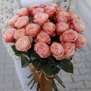 Букет от рози Kahala No. 309 - Изработен единствено от първокласни еквадорски рози, декорирани с, доставка в София