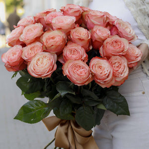 Букет от рози Kahala No. 309 - Изработен единствено от първокласни еквадорски рози, декорирани с, доставка в София, снимка 2