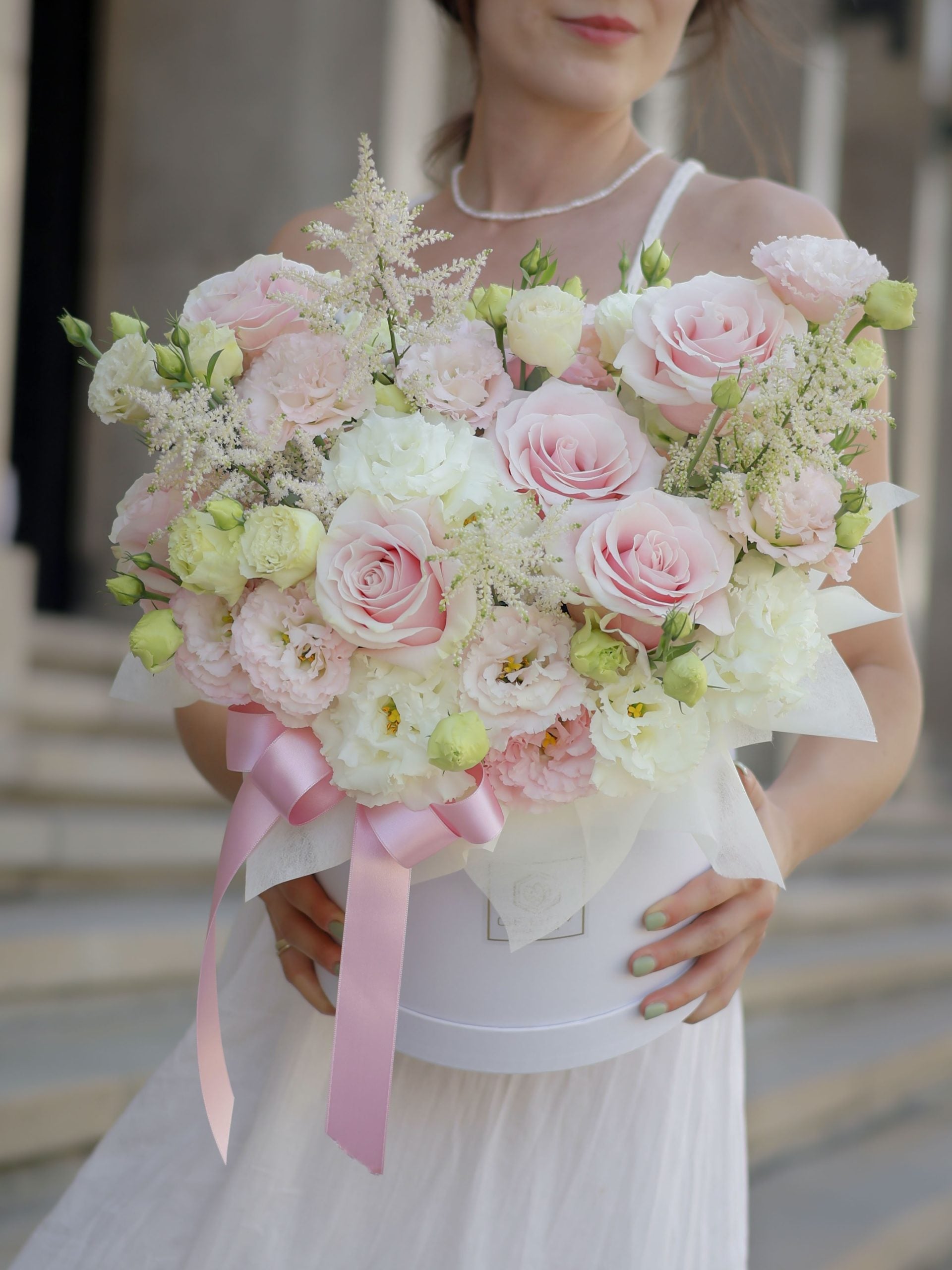 Кутия Изабел No. 315 - Кутия Изабел в елегантна цветна аранжировка, доставка в София