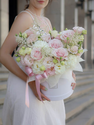 Кутия Изабел No. 315 - Кутия Изабел в елегантна цветна аранжировка, доставка в София, снимка 2