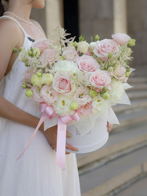 Кутия Изабел No. 315 - Кутия Изабел в елегантна цветна аранжировка, доставка в София, снимка 3