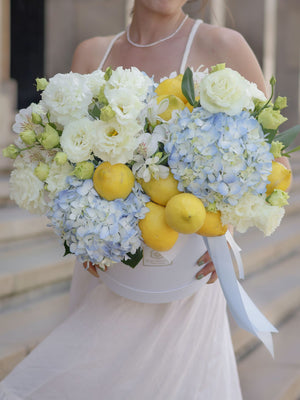 Кутия Капри No. 322 - Кутия Капри в елегантна цветна аранжировка, доставка в София