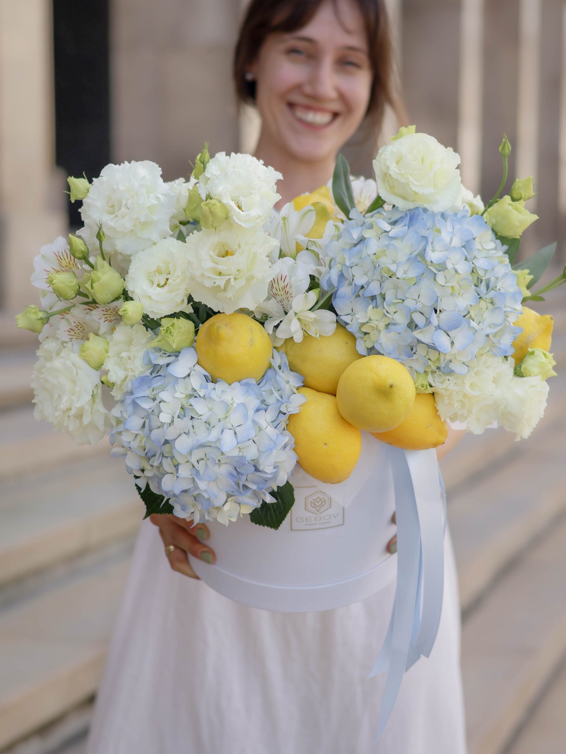 Кутия Капри No. 322 - Кутия Капри в елегантна цветна аранжировка, доставка в София, снимка 3