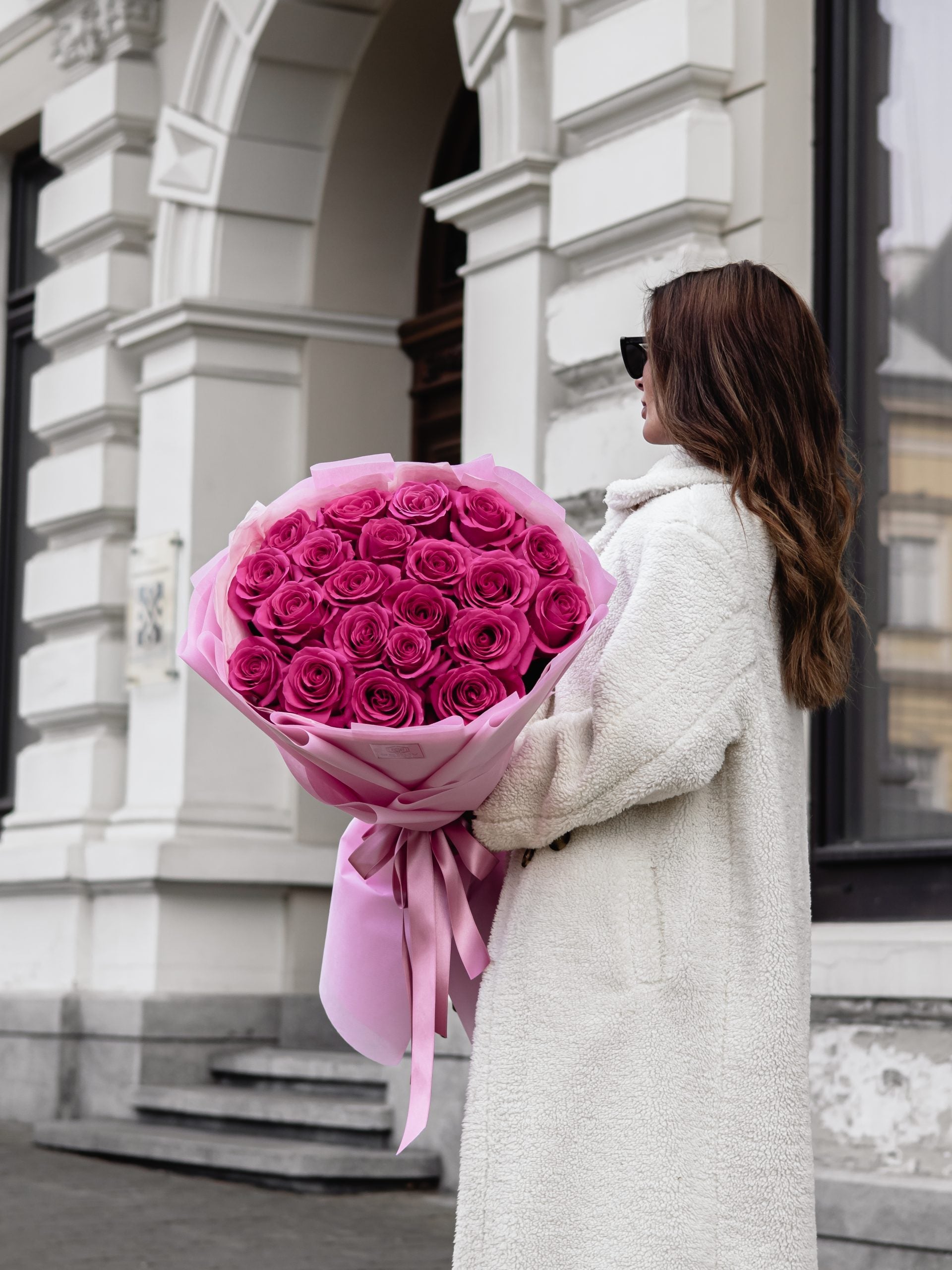 Букет от 21 цикламени рози No. 328 - Неповторим букет от 21 уникални цикламени рози с аромат, изработен, доставка в София