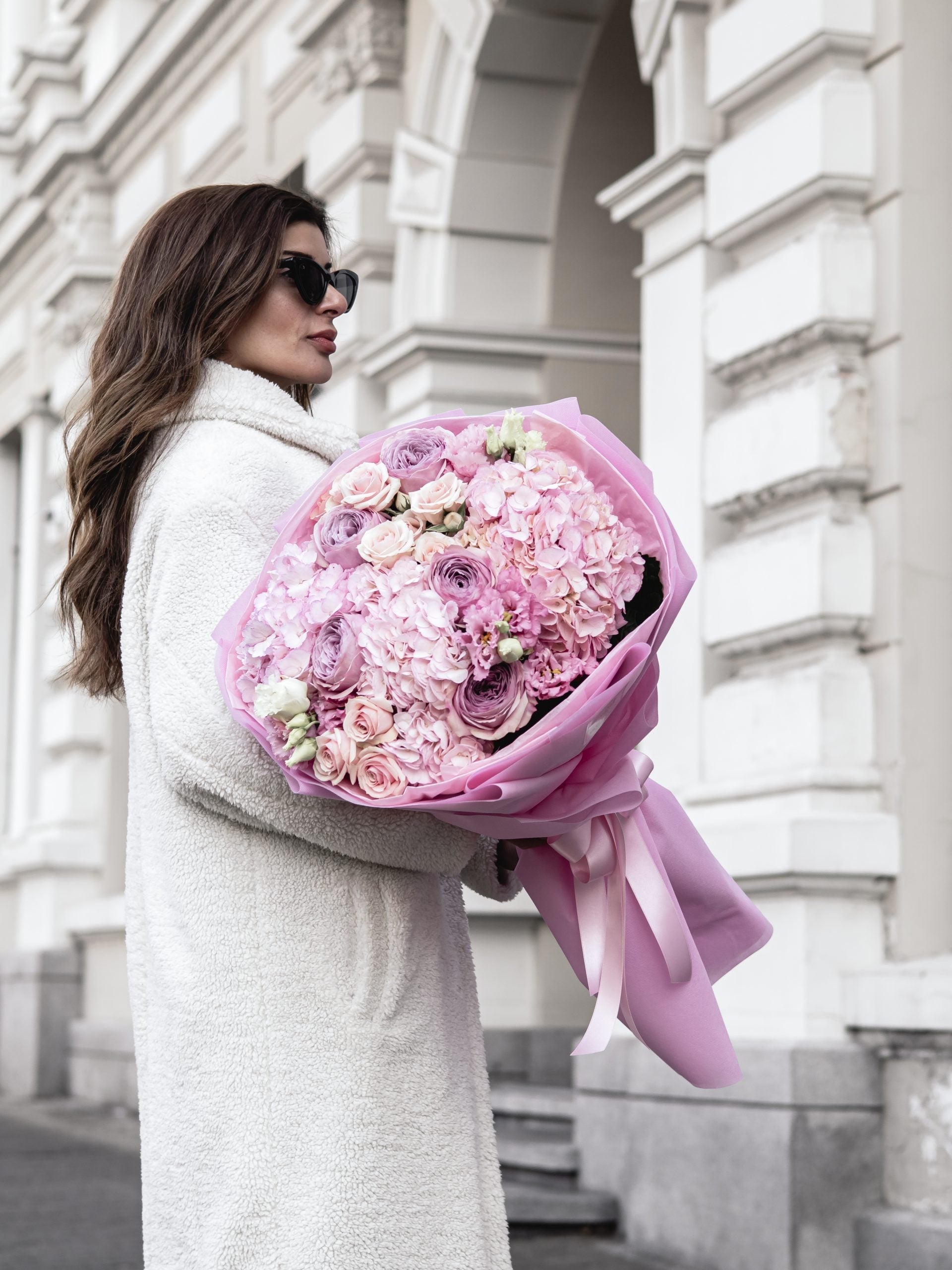 Букет Peonykiss No. 332 - Подарете незабравими емоции с букета “Peonykiss”, доставка в София, снимка 2