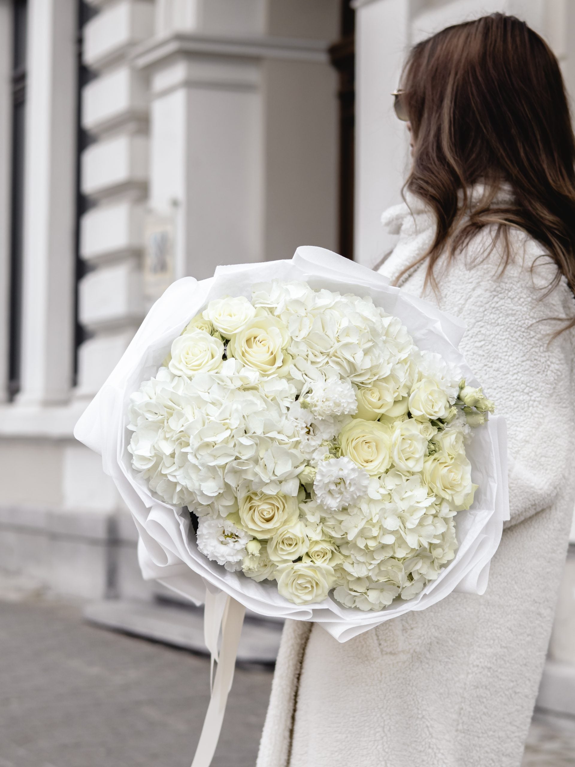 Букет Грация No. 335 - Създаден с внимание към детайла, букетът “Грация” съчетава, доставка в София, снимка 3