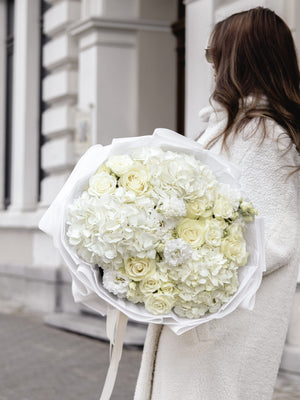 Букет Грация No. 335 - Създаден с внимание към детайла, букетът “Грация” съчетава, доставка в София, снимка 3