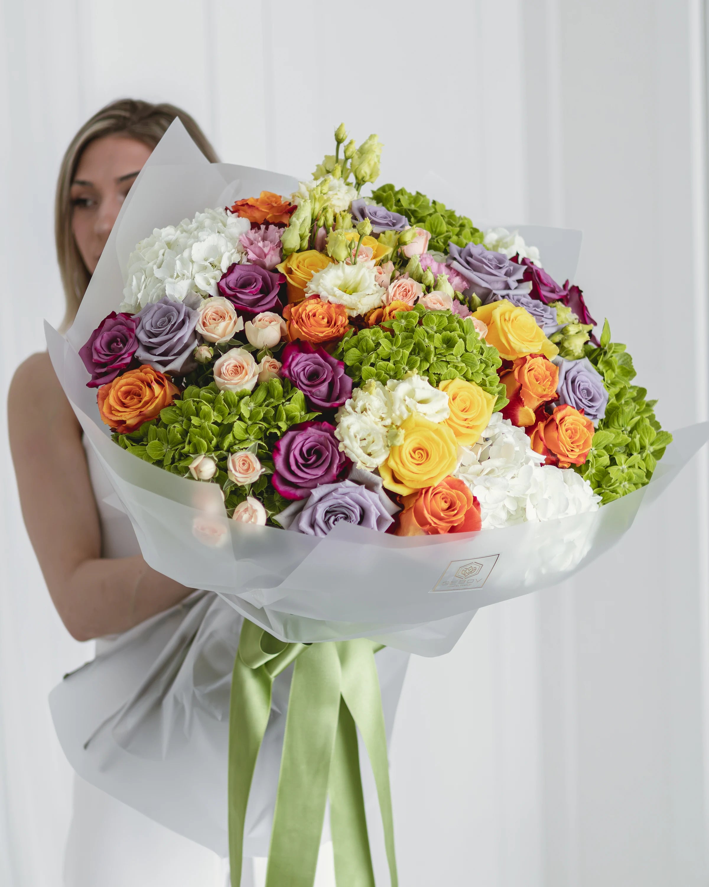 Букет с рози Dopamine DeLuxe от GEBOV Flowers, снимка 2