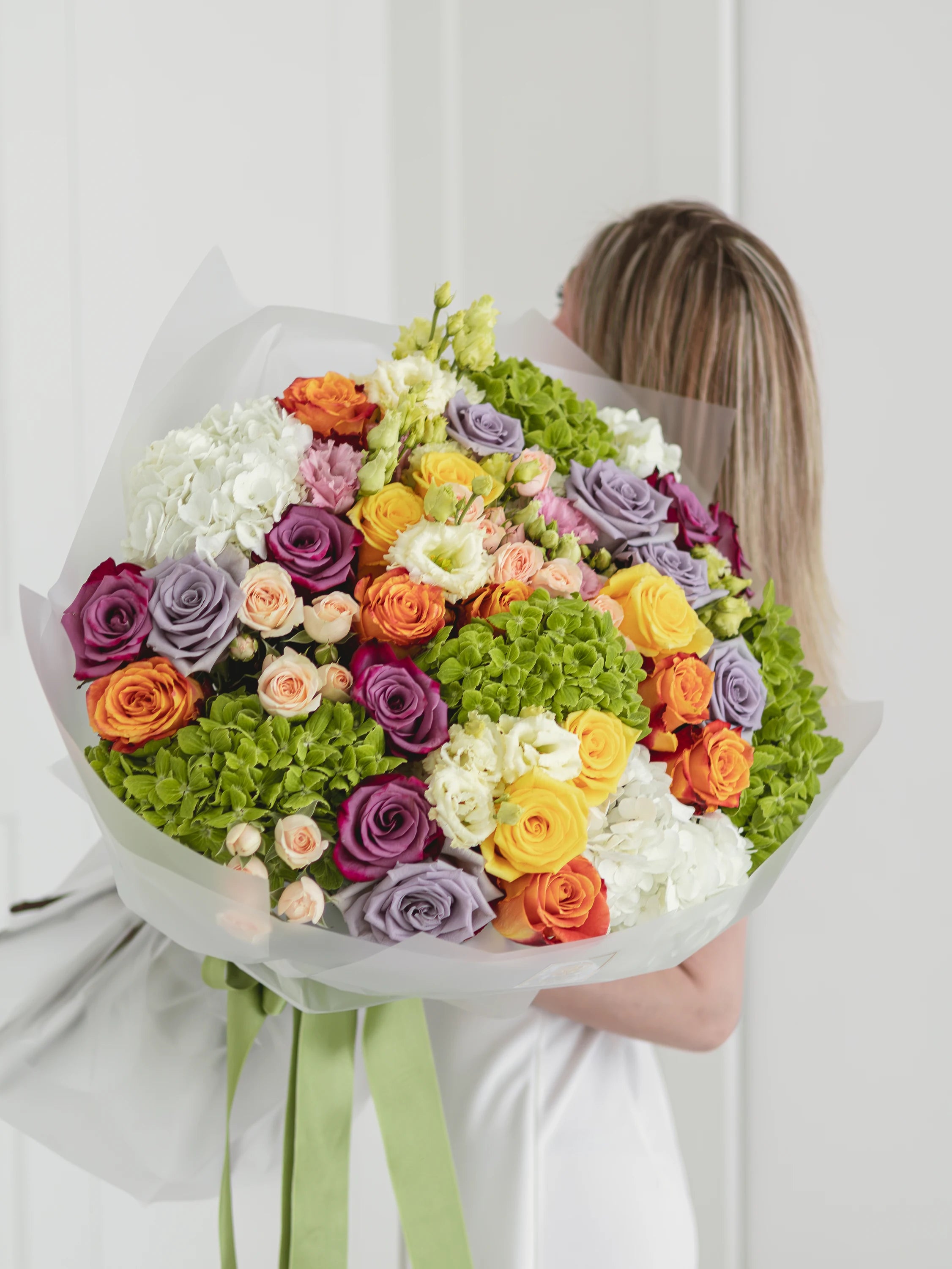 Букет с рози Dopamine DeLuxe от GEBOV Flowers, снимка 3