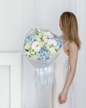 Букет с бели рози Lucera от GEBOV Flowers, снимка 1