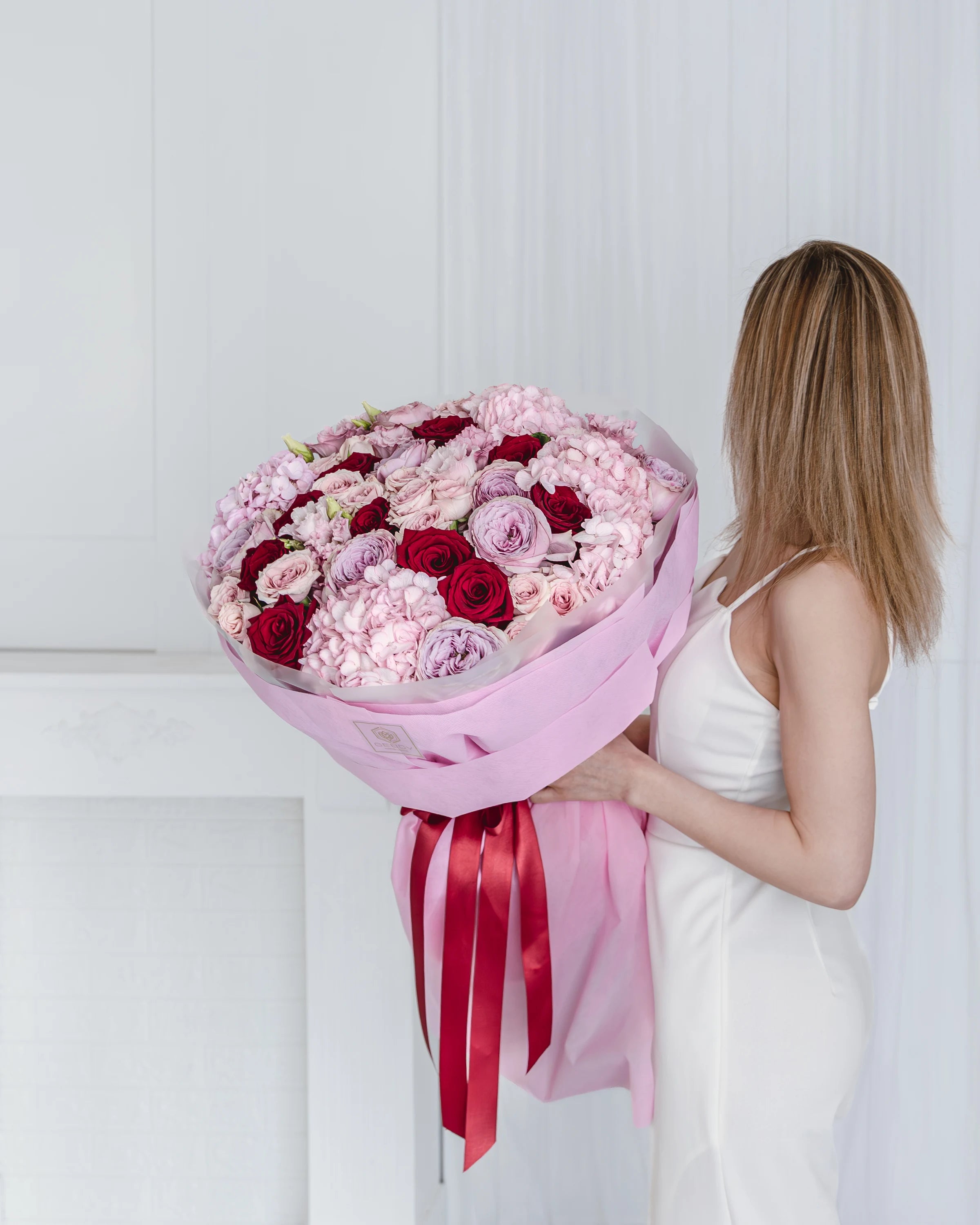 Букет с розови рози Saphir Luxe от GEBOV Flowers, снимка 1