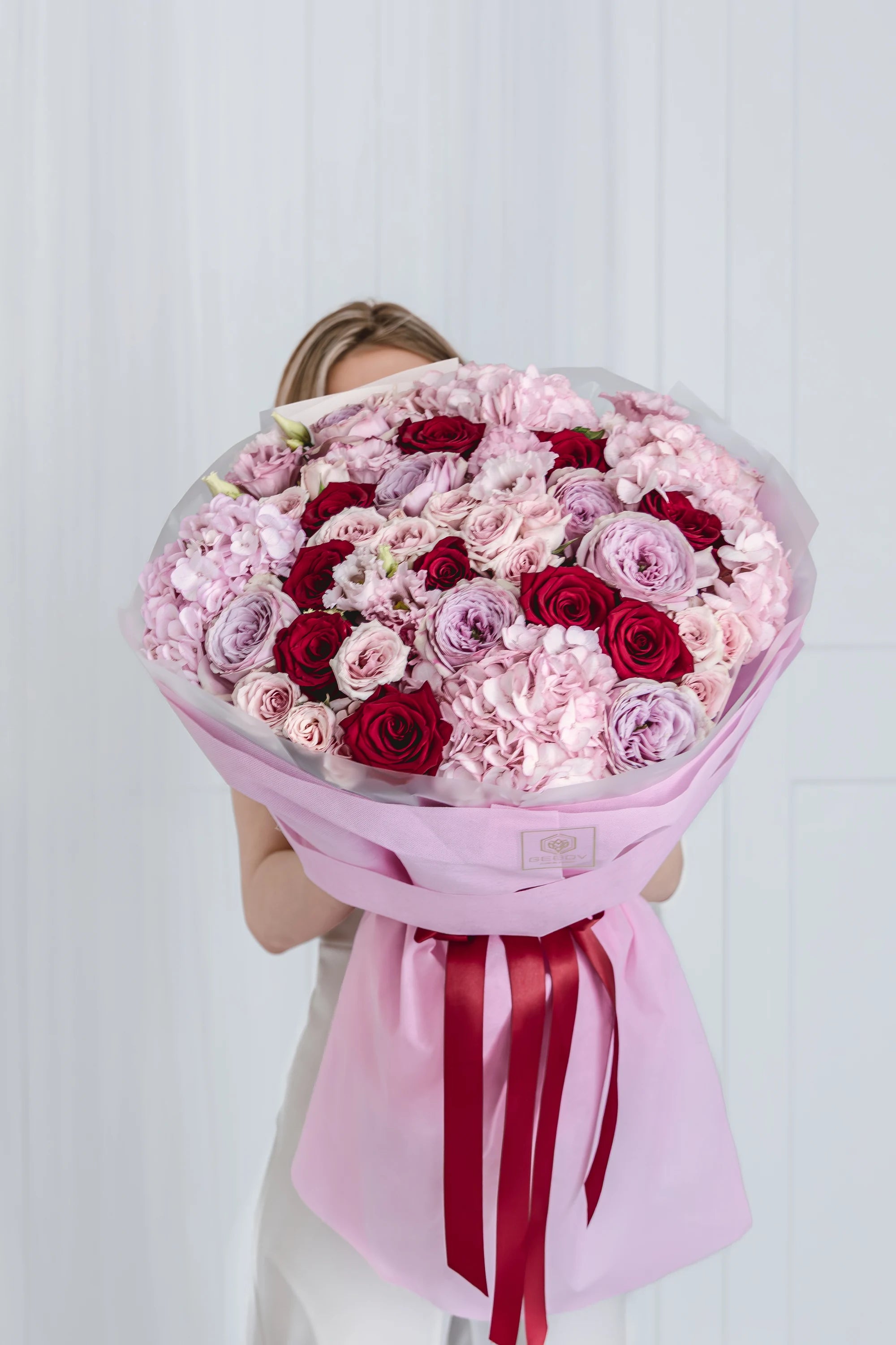 Букет с розови рози Saphir Luxe от GEBOV Flowers, снимка 2