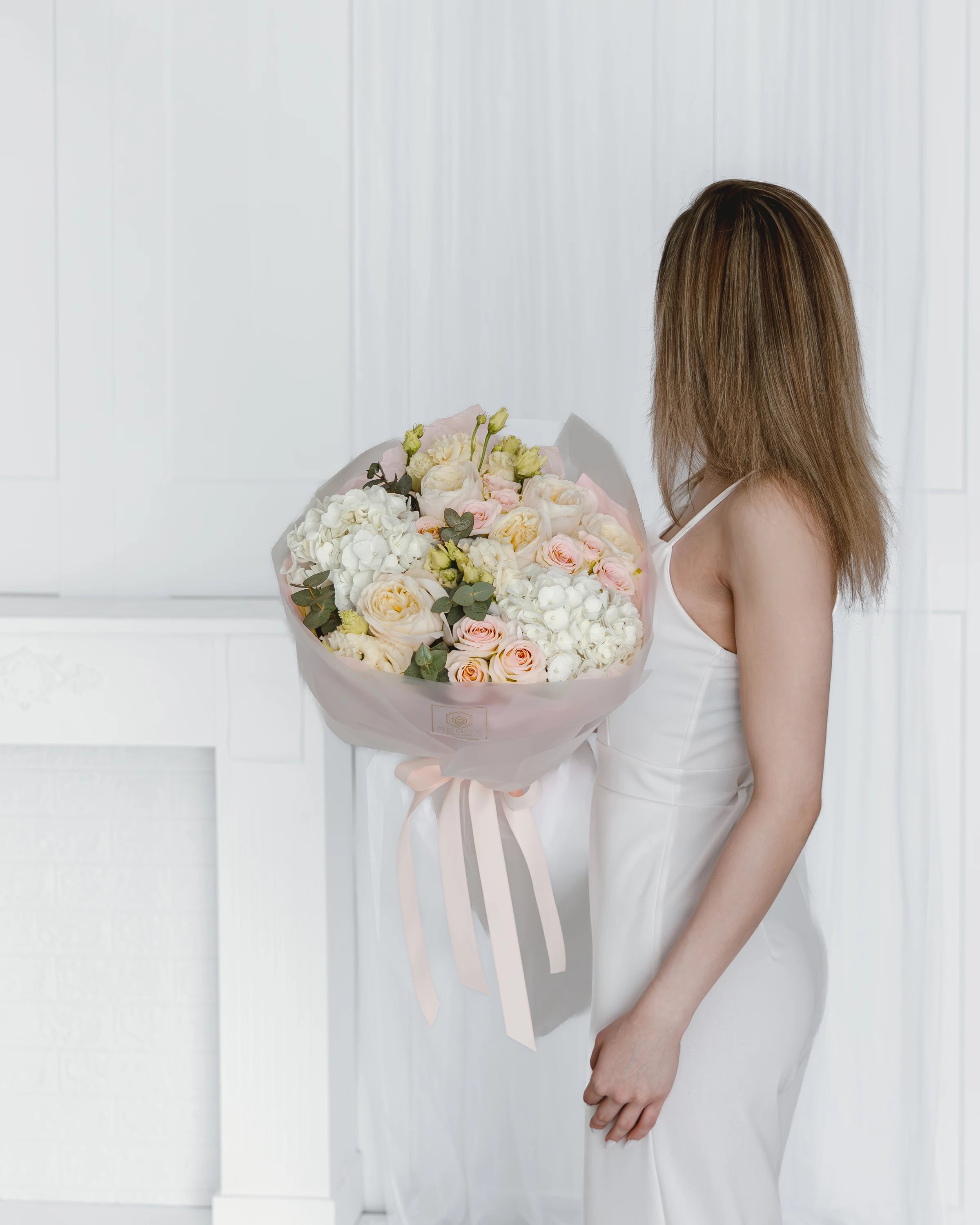 Букет с розови рози Lioré от GEBOV Flowers, снимка 1