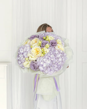 Букет с рози Aurea от GEBOV Flowers, снимка 1