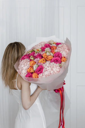 Букет с розови рози Lumina Luxe от GEBOV Flowers, снимка 3