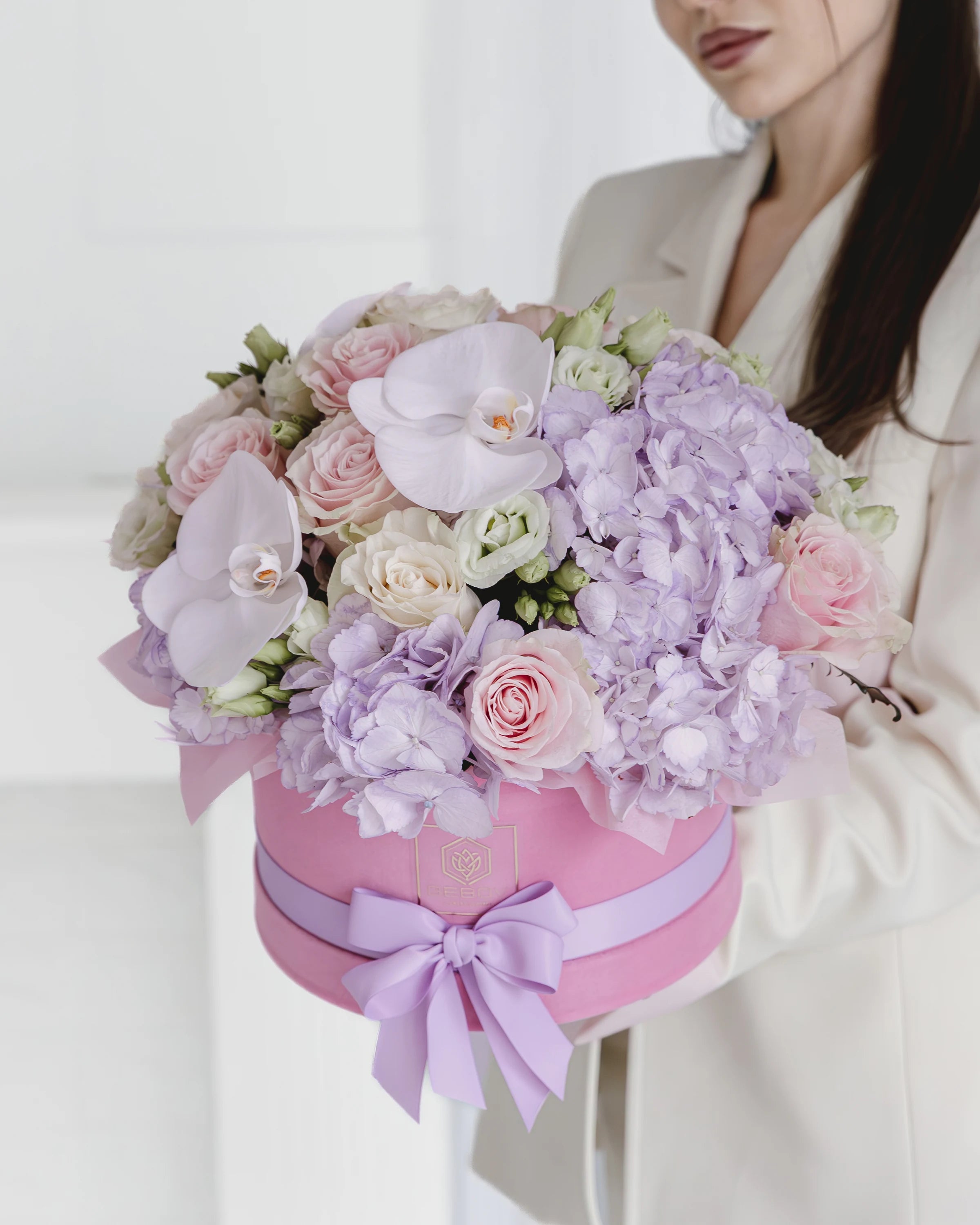 Кутия с розови рози Velora от GEBOV Flowers, снимка 2