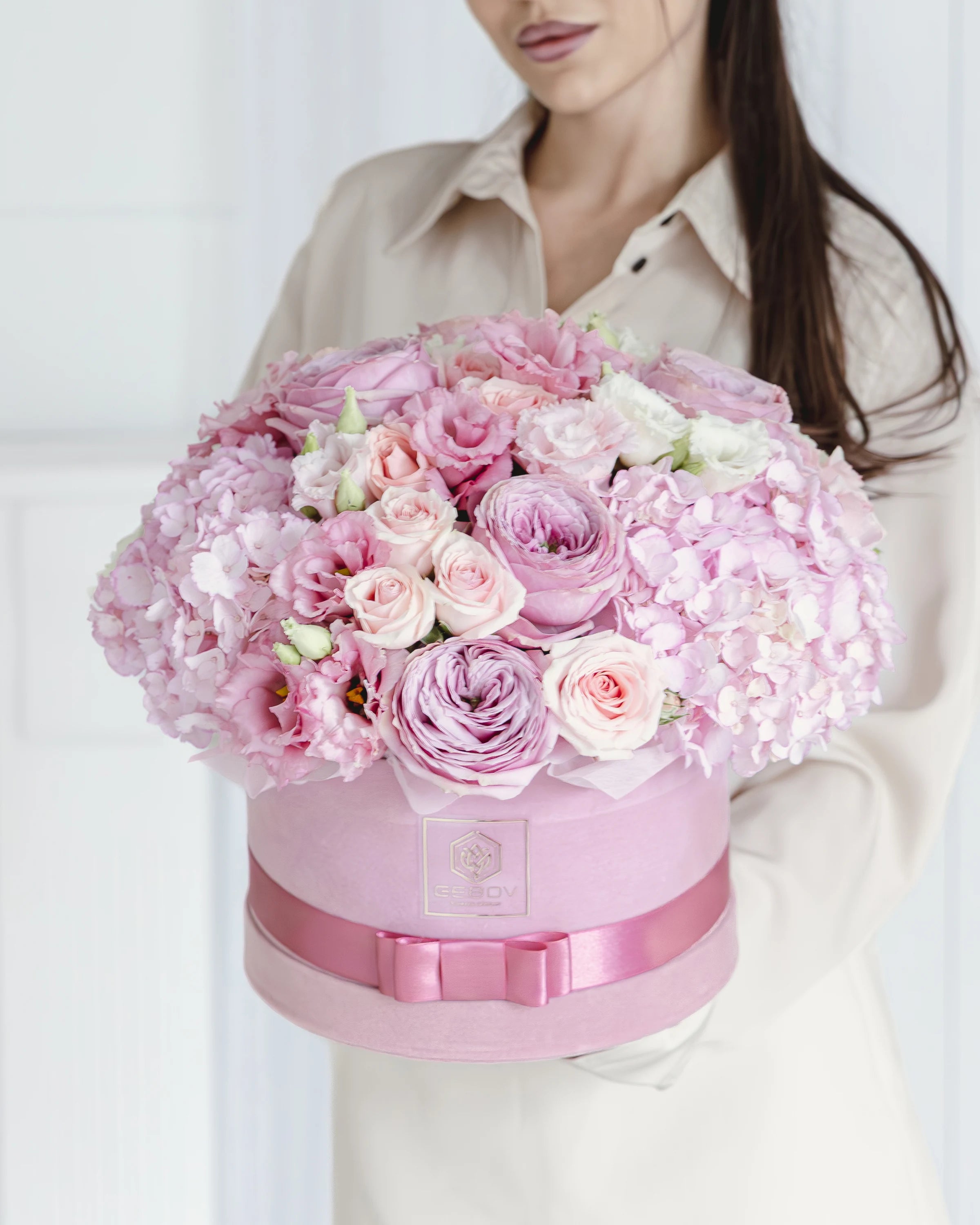 Кутия с розови рози Rosélis Box от GEBOV Flowers, снимка 8