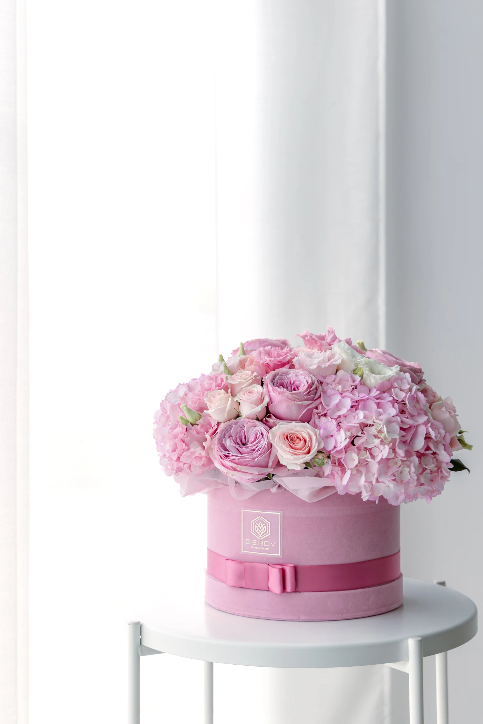Кутия с розови рози Rosélis Box от GEBOV Flowers, снимка 10