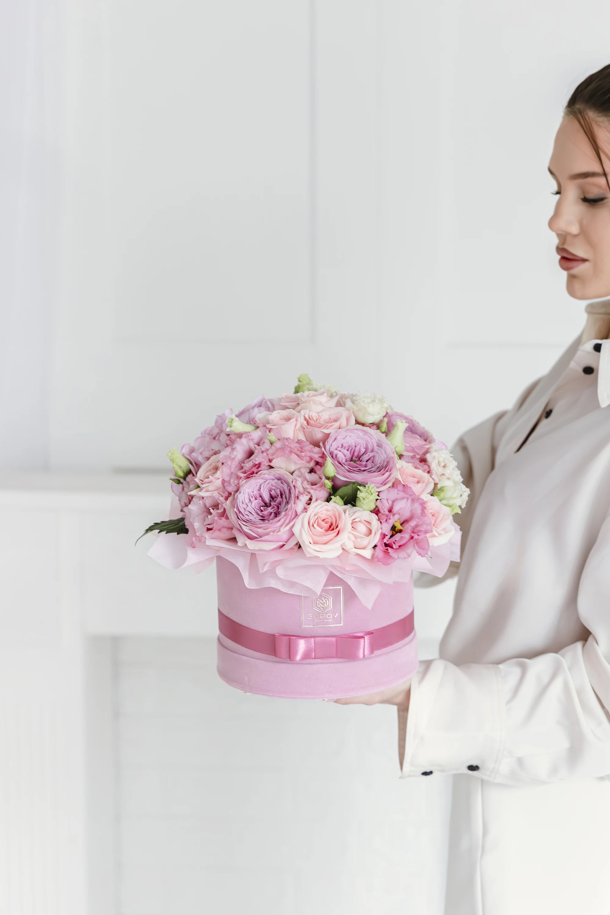 Кутия с розови рози Rosélis Box от GEBOV Flowers, снимка 1