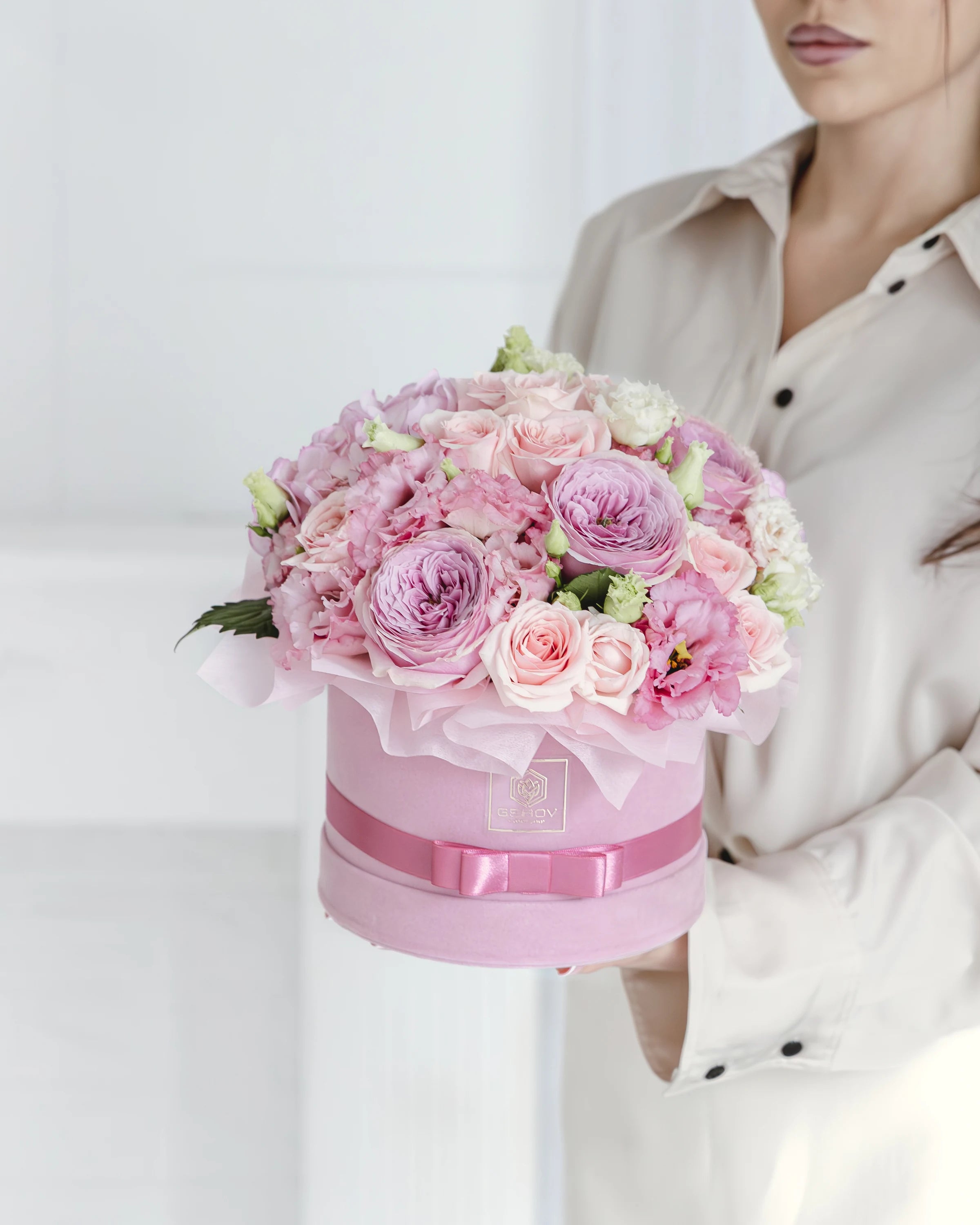 Кутия с розови рози Rosélis Box от GEBOV Flowers, снимка 2