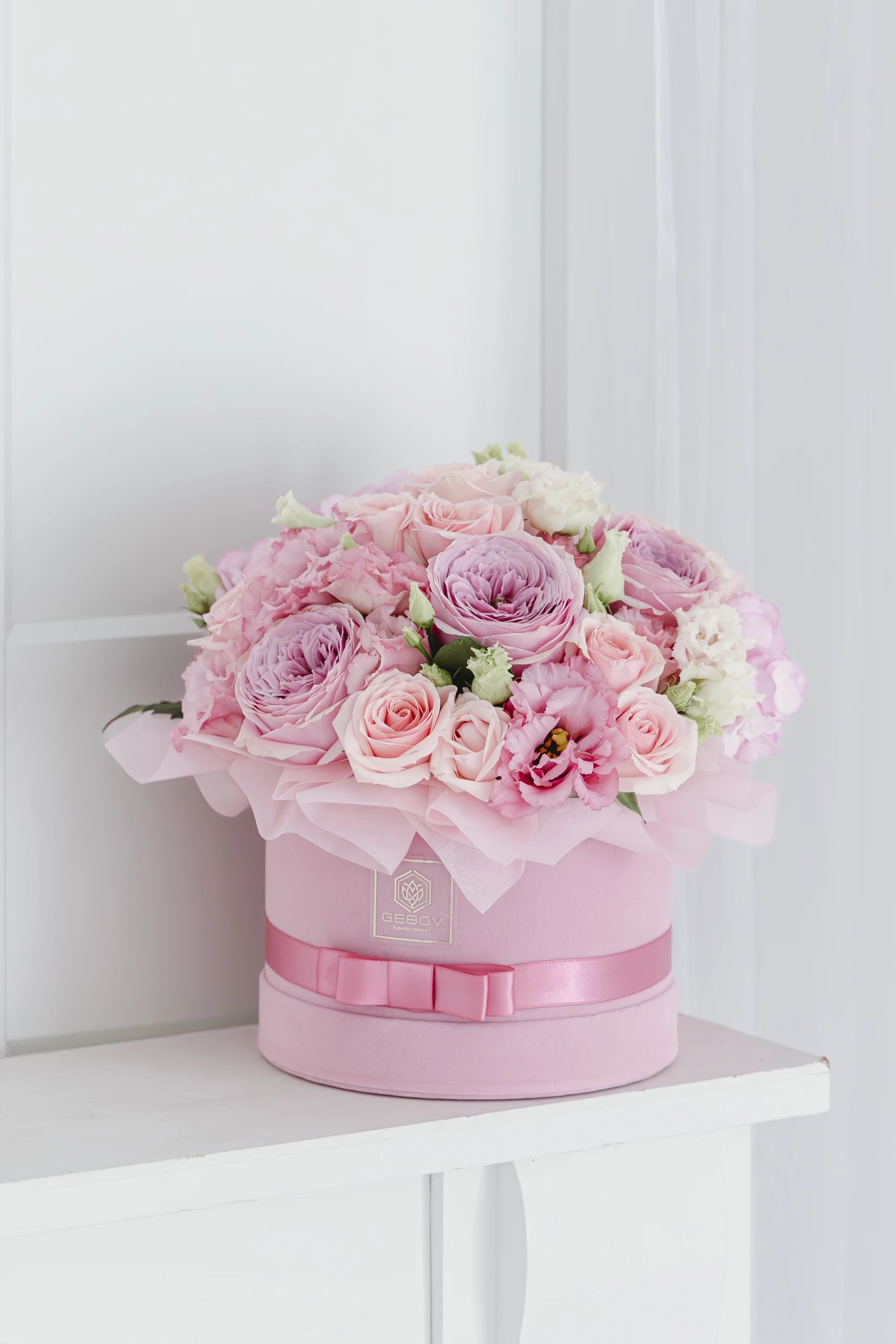 Кутия с розови рози Rosélis Box от GEBOV Flowers, снимка 4