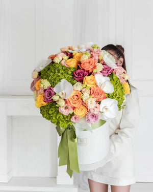 Кутия с розови рози Chroma Deluxe от GEBOV Flowers, снимка 1