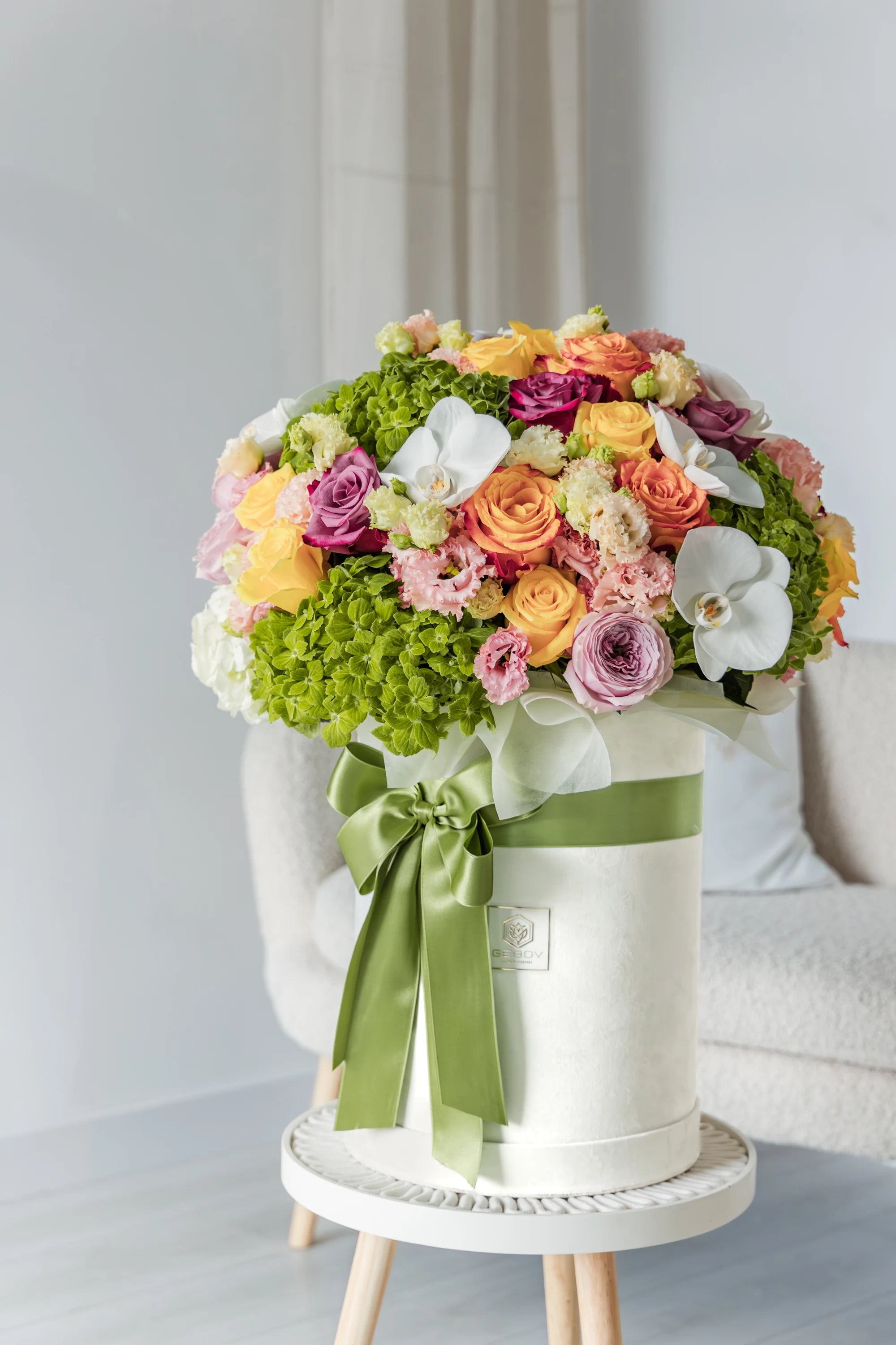 Кутия с розови рози Chroma Deluxe от GEBOV Flowers, снимка 3