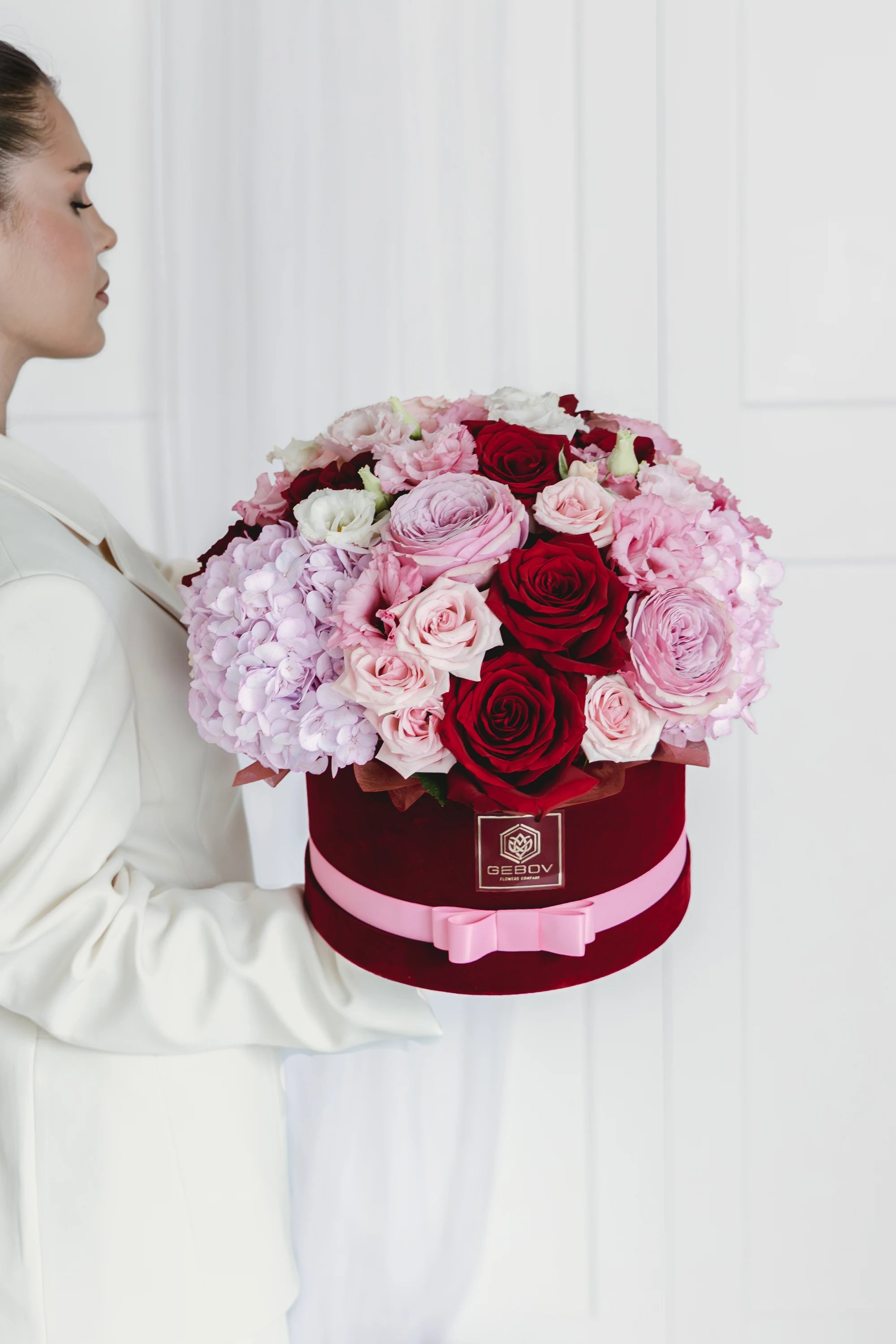 Кутия с рози Vinelle Box от GEBOV Flowers, снимка 1