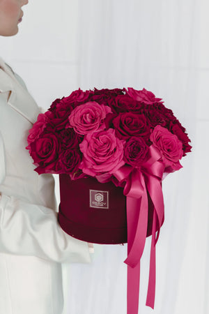 Кутия с рози Éclat Noir Box от GEBOV Flowers, снимка 1