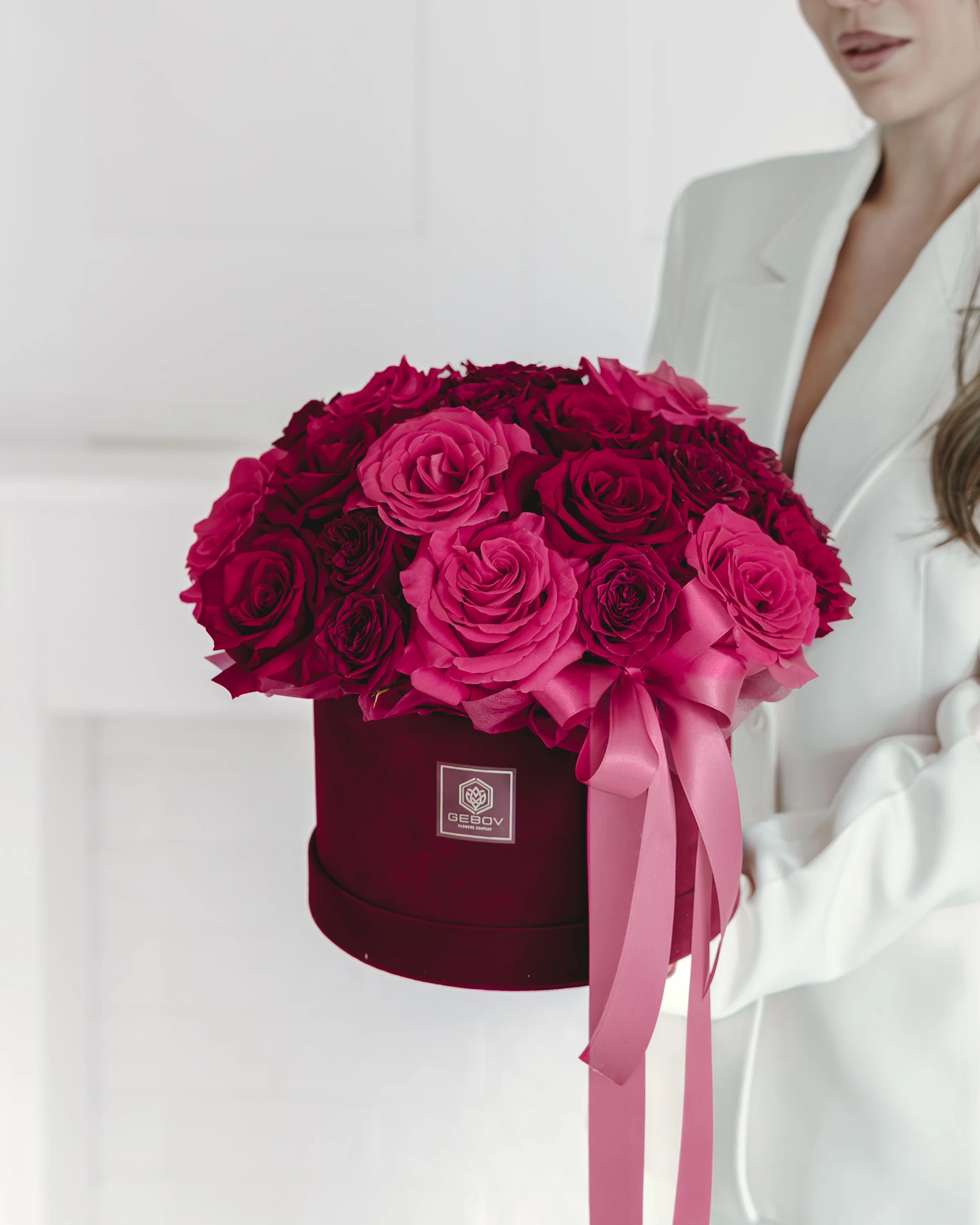 Кутия с рози Éclat Noir Box от GEBOV Flowers, снимка 2