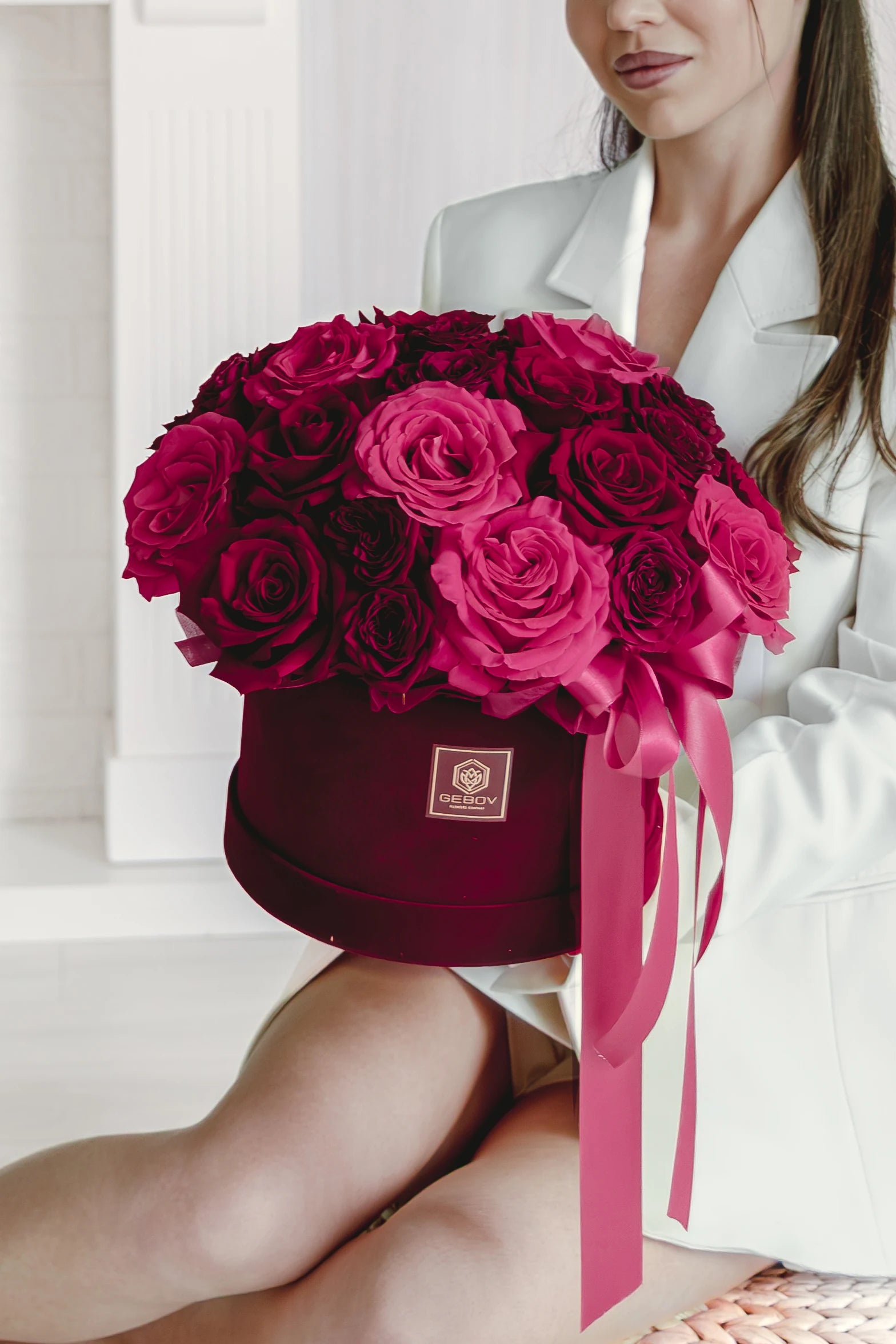 Кутия с рози Éclat Noir Box от GEBOV Flowers, снимка 3